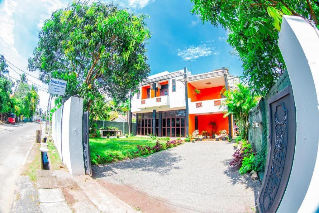 Hotel Blue Bird Negombo Buitenkant foto