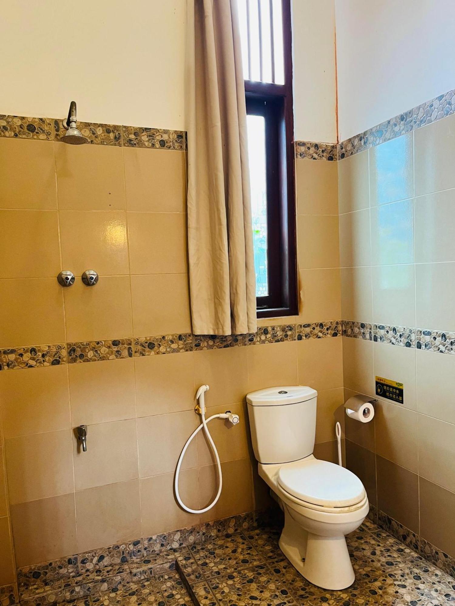 Hotel Blue Bird Negombo Buitenkant foto