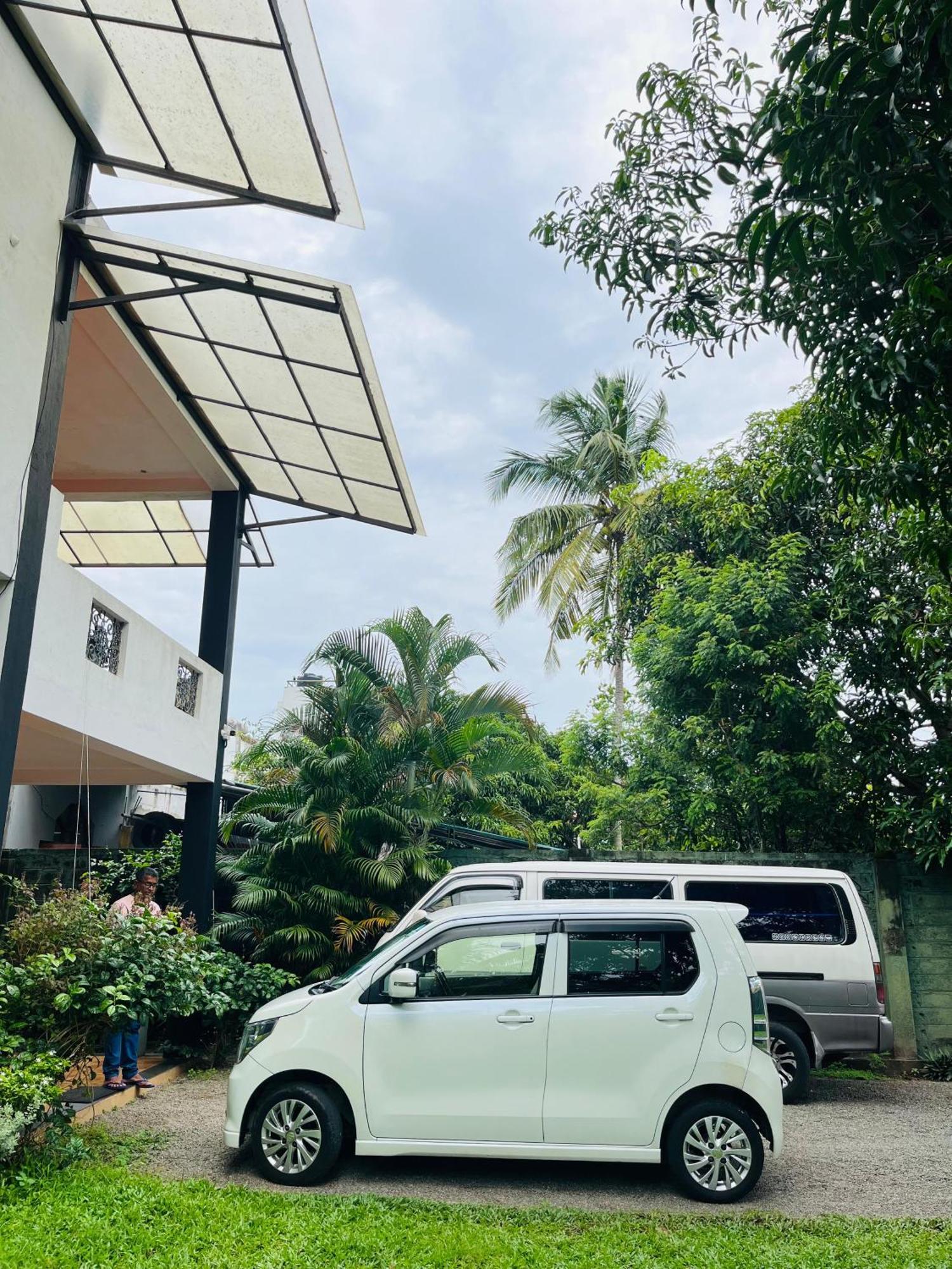 Hotel Blue Bird Negombo Buitenkant foto